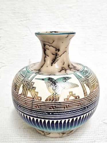 Navajo Fine Etched Horsehair Pot with Hummingbird