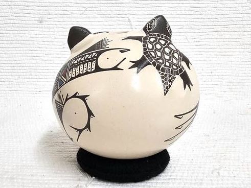 Mata Ortiz Hand-built and Hand-painted Seed Pot with Turtles