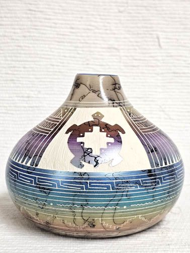 Native American Navajo Fine-Etched Horsehair Smoke Pot with Turtle